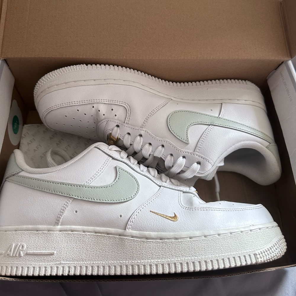 air force 1 womens with gold